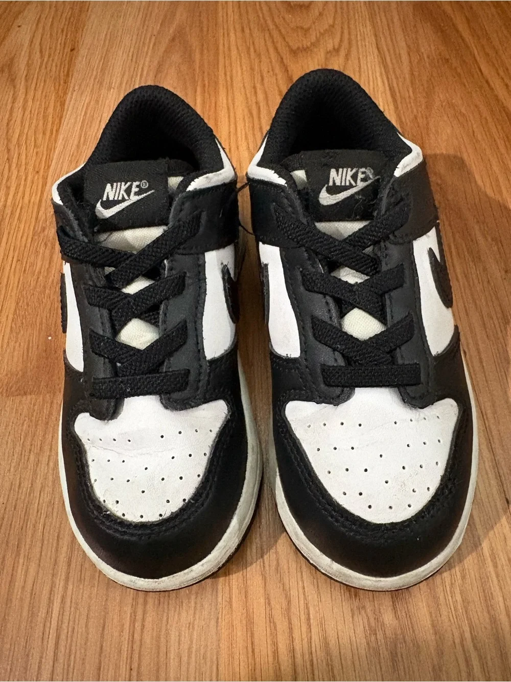 Nike Kids Black and White Low-Top Sneakers - Classic Two-Tone size 9c